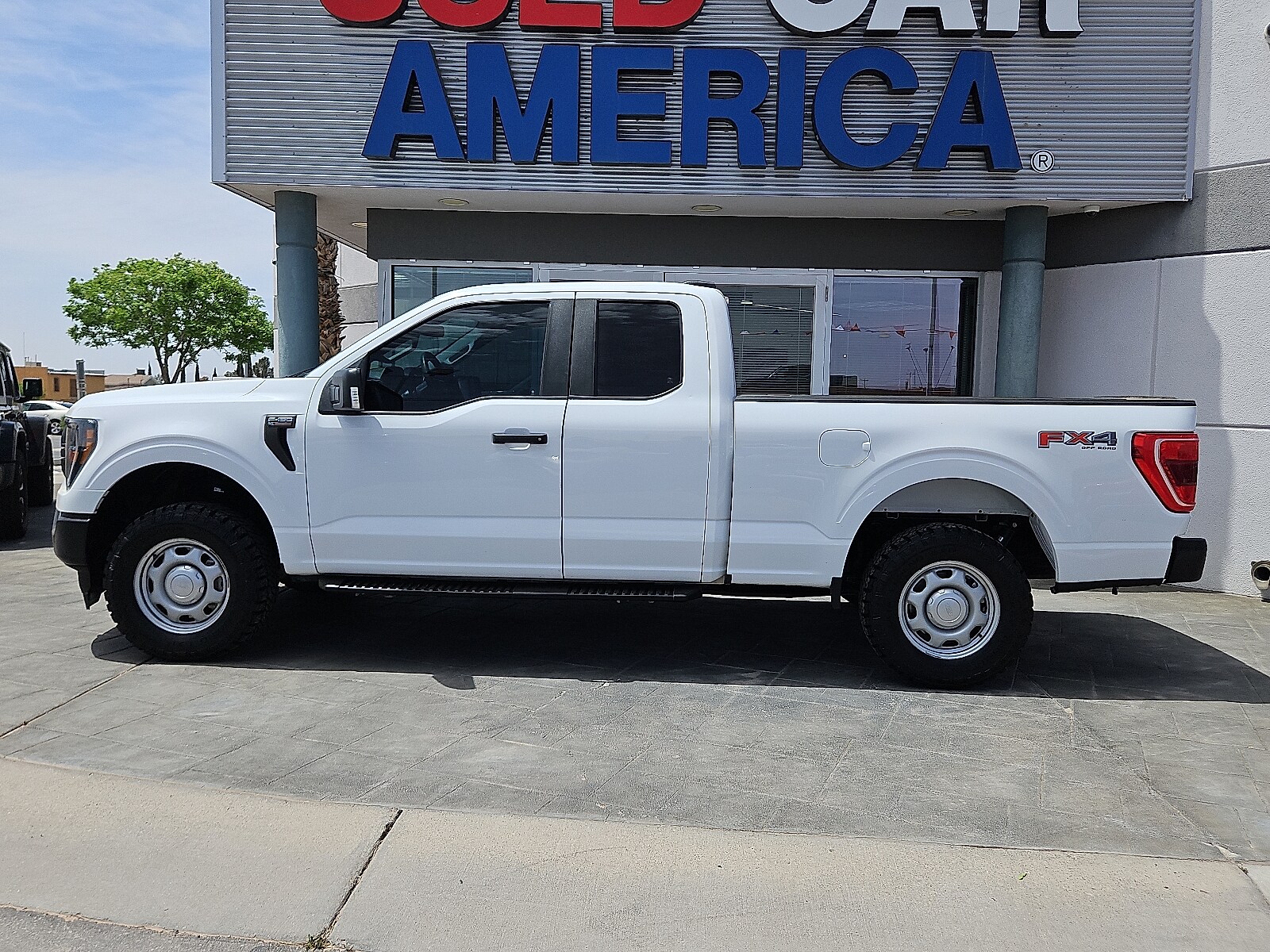 2023 Ford F-150 XL photo 3