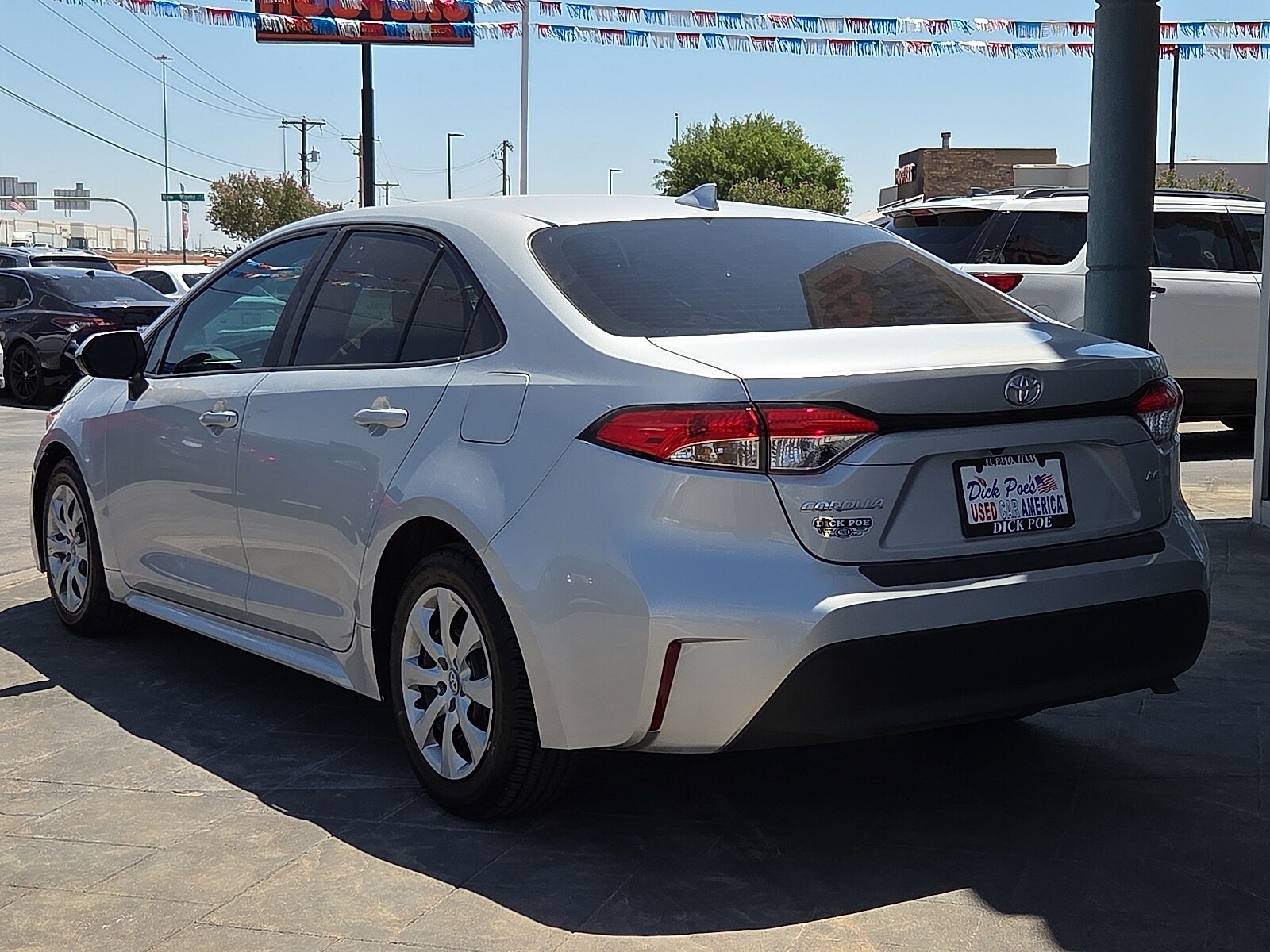 2023 Toyota Corolla LE photo 3