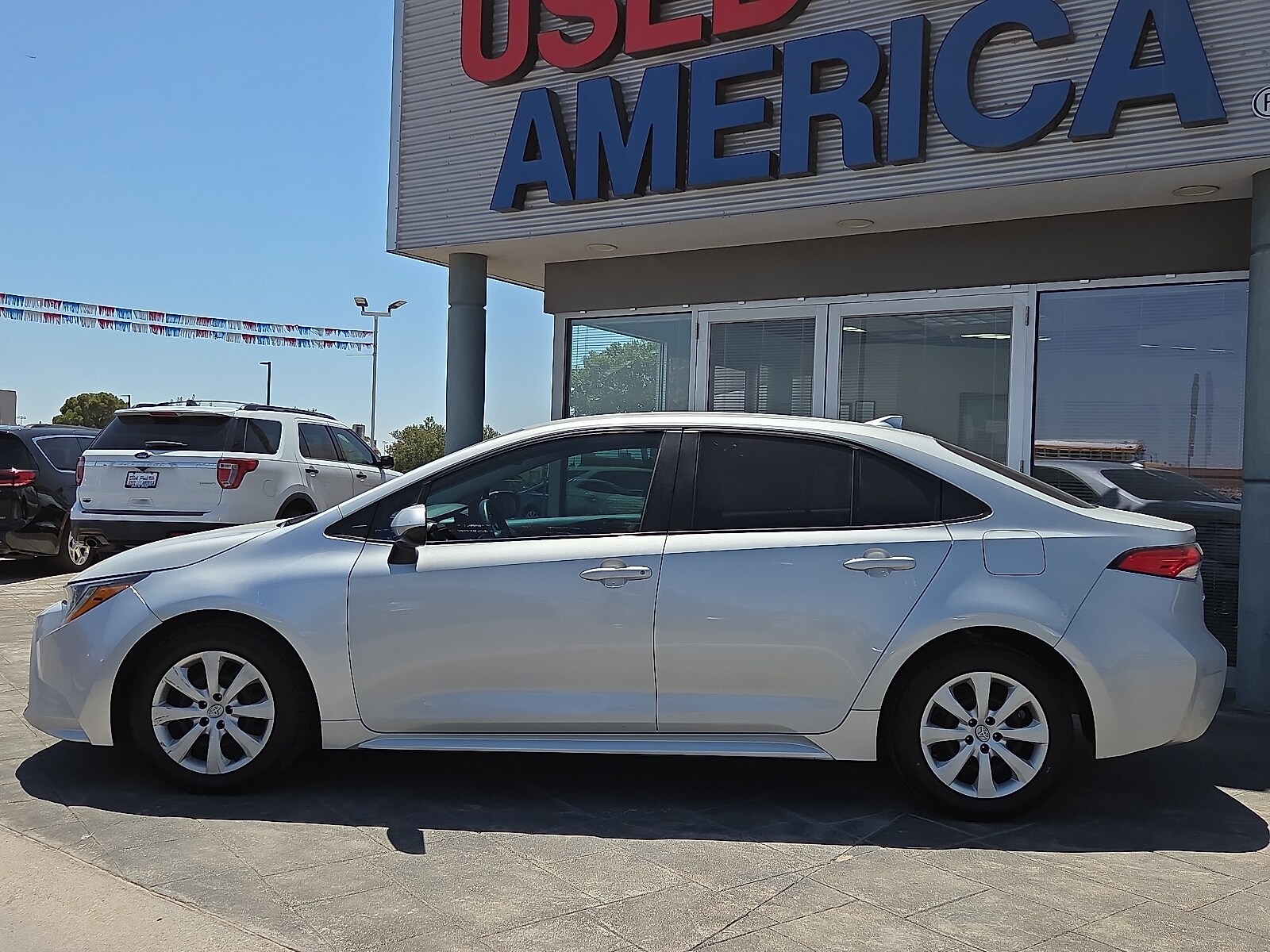 2023 Toyota Corolla LE photo 2