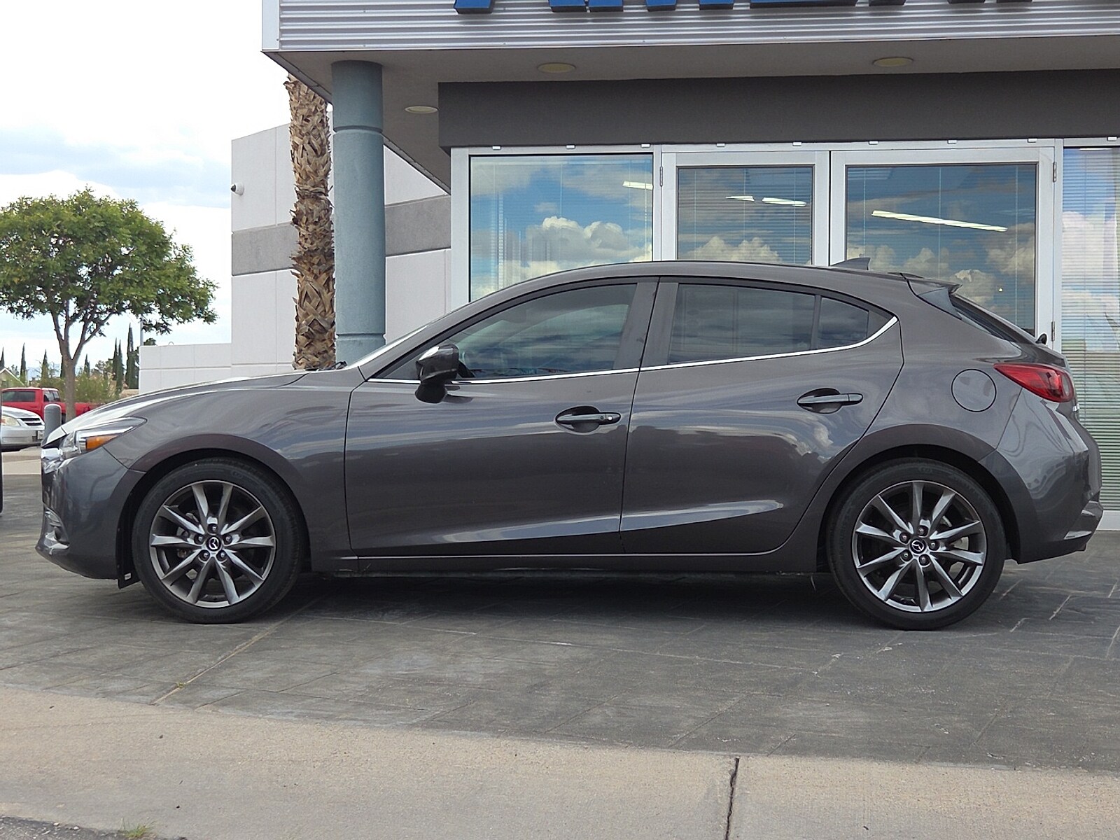 2018 Mazda Mazda3 Hatchback Grand Touring photo 2