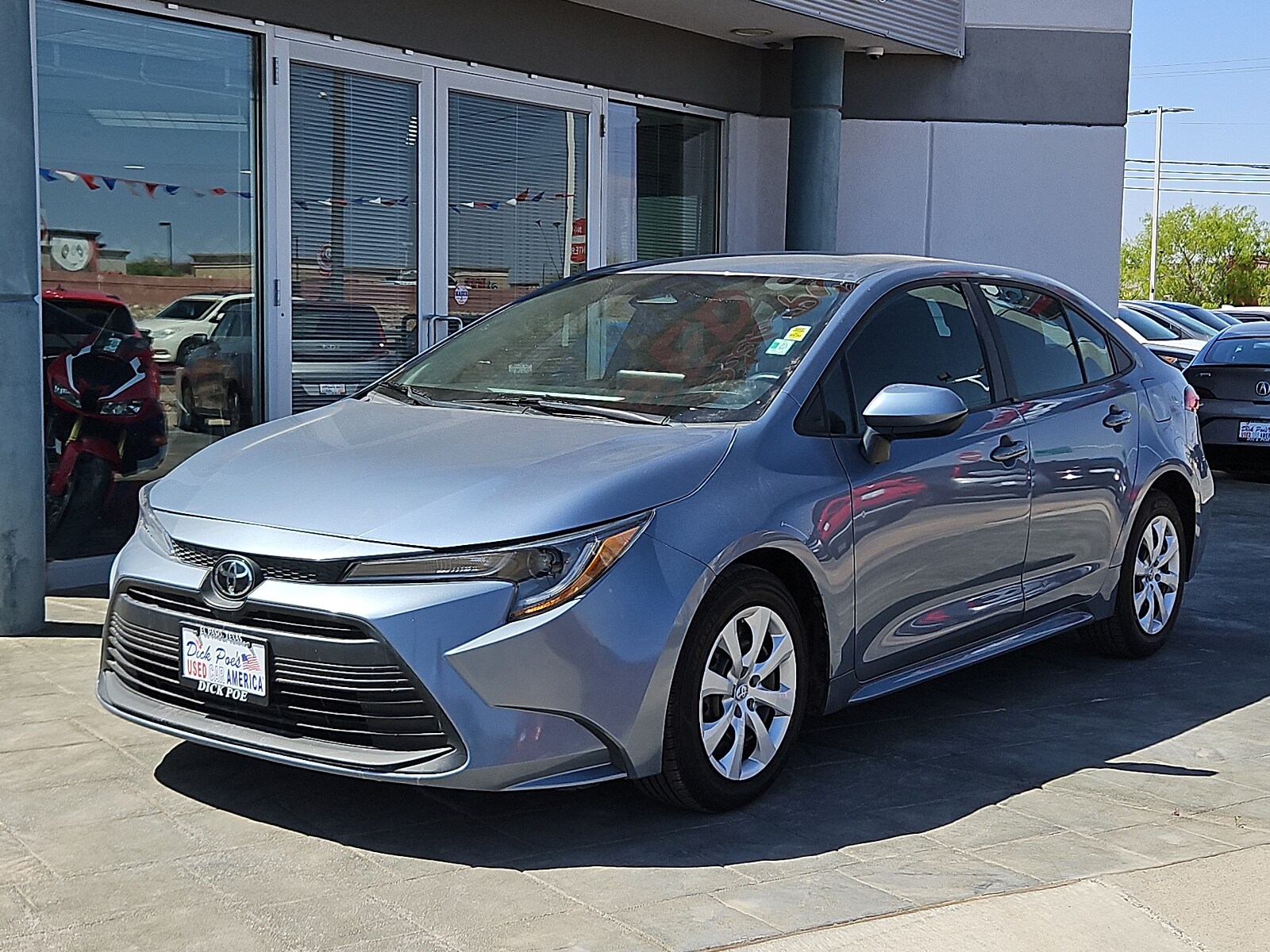 2023 Toyota Corolla LE photo 2