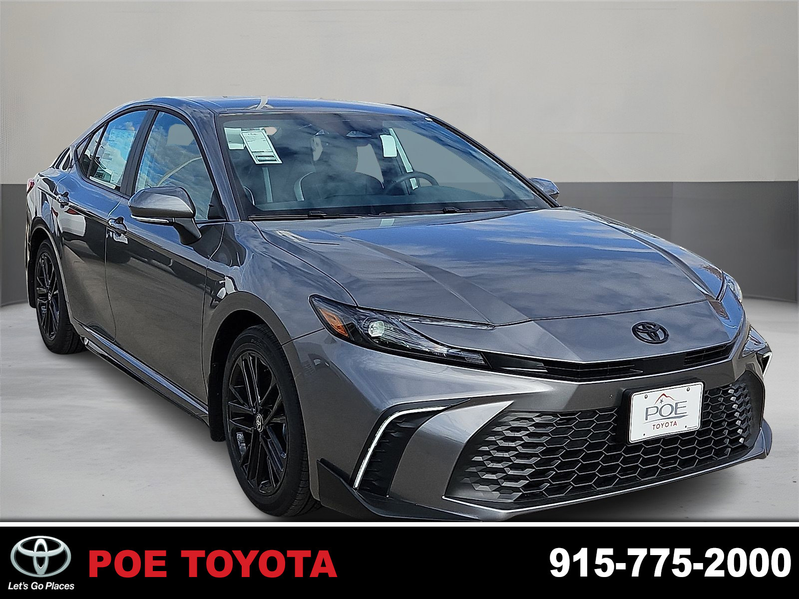 2026 Toyota Camry SE's photo