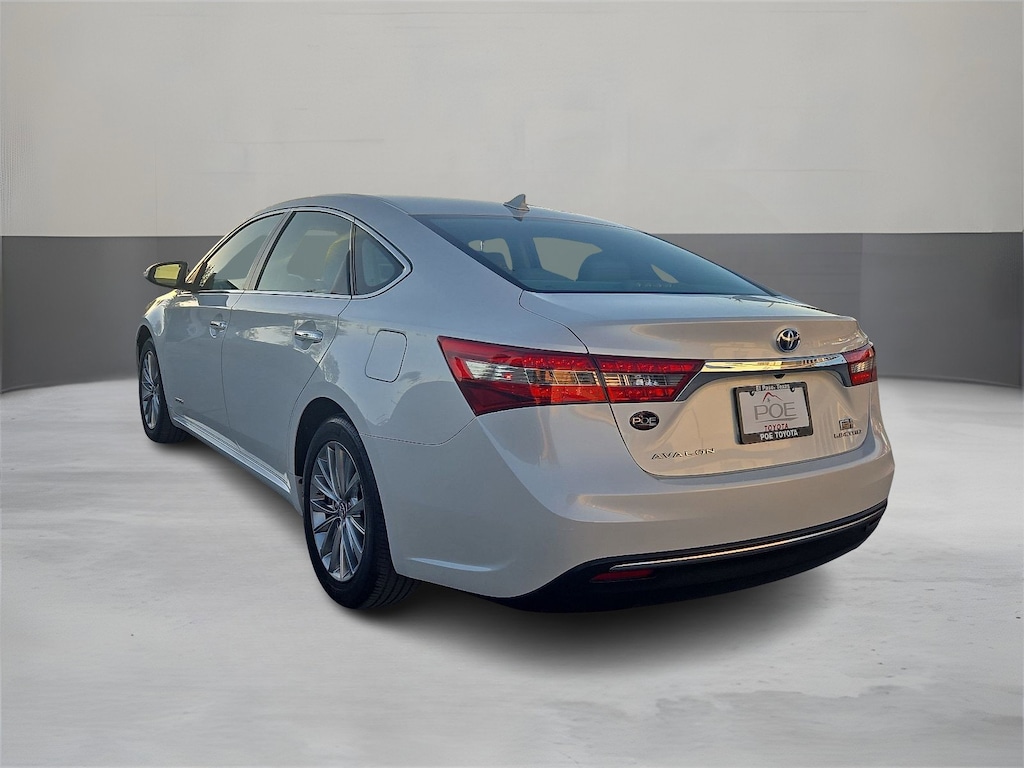 Used 2017 Toyota Avalon Hybrid Limited Sedan
