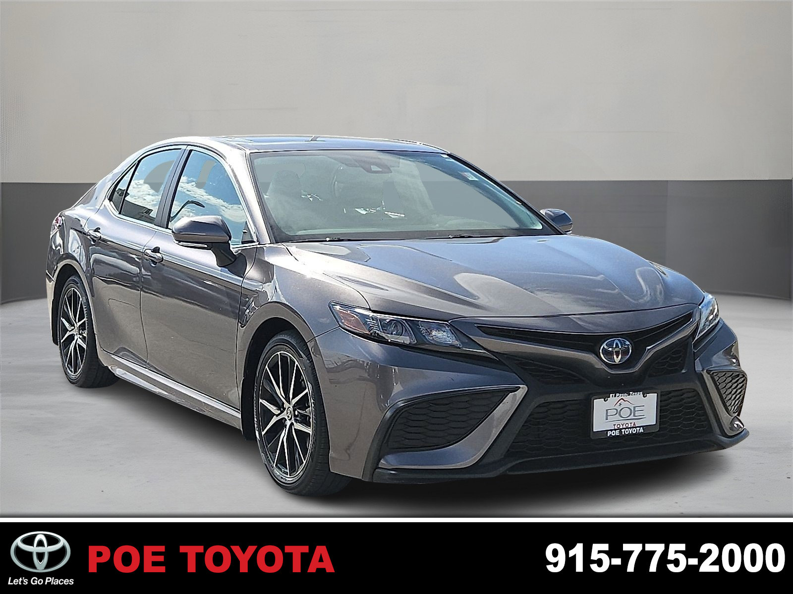 2024 Toyota Camry SE's photo