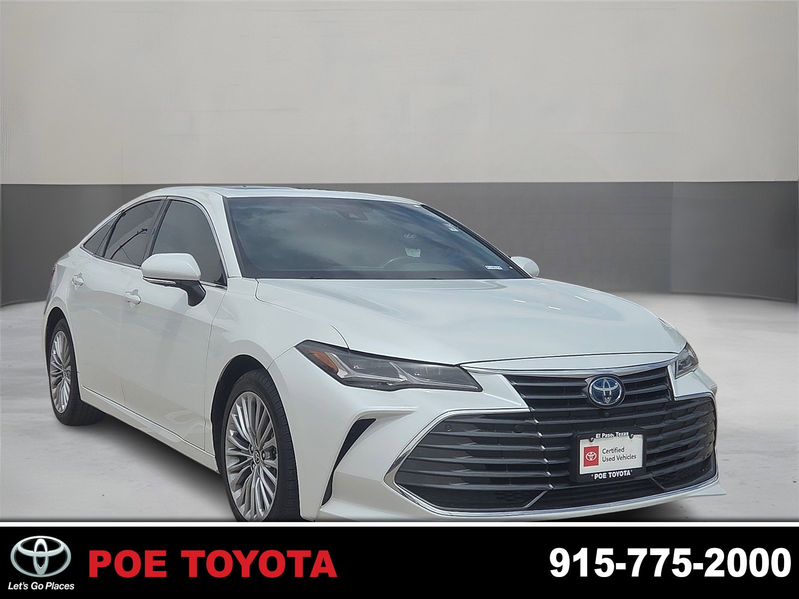 2022 Toyota Avalon Limited Hybrid's photo