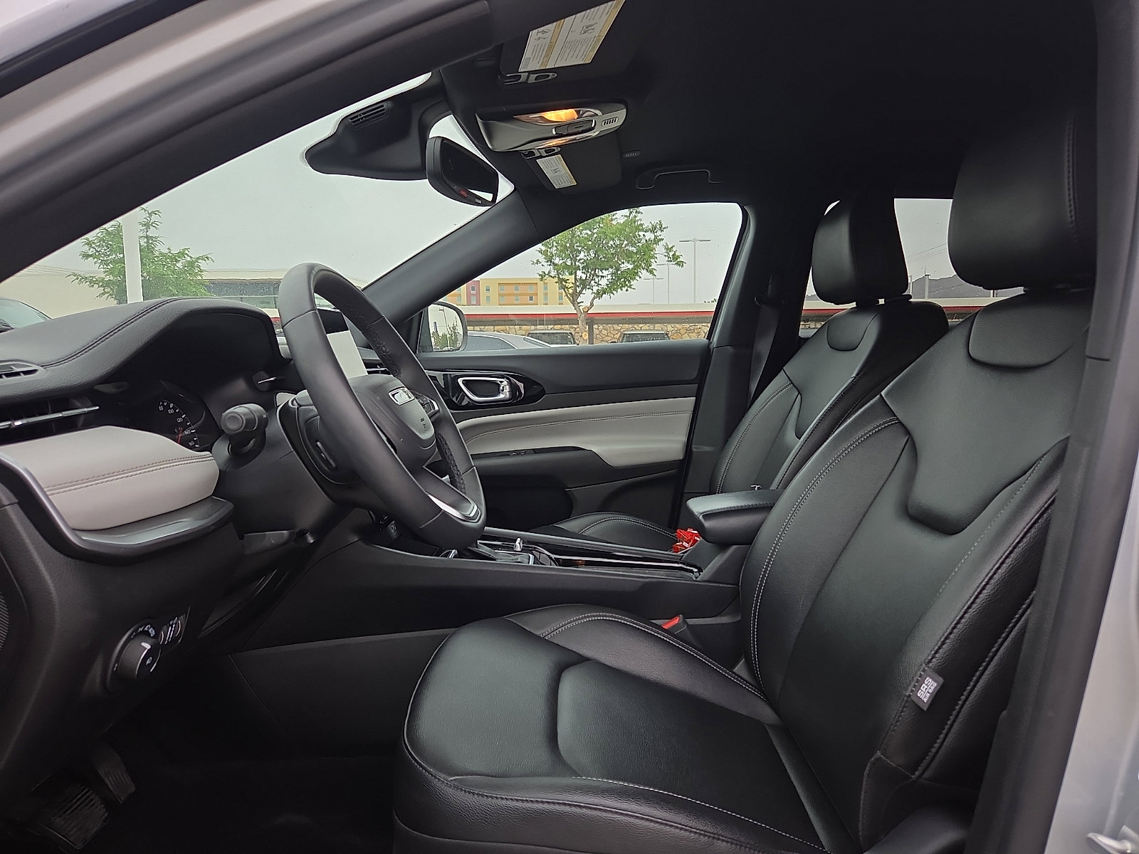 2025 Jeep Compass Limited - Photo 8