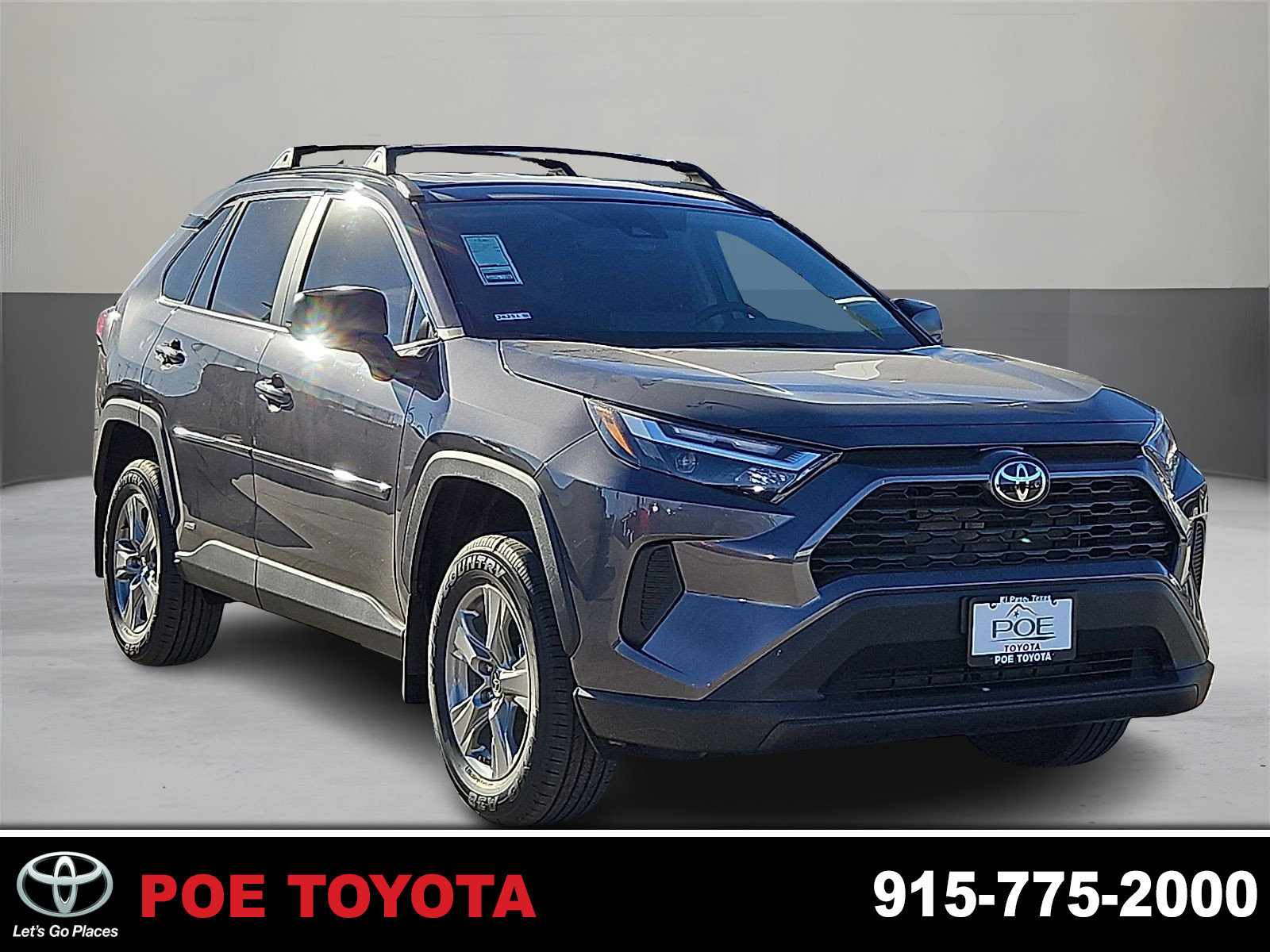 2025 Toyota RAV4 LE's photo