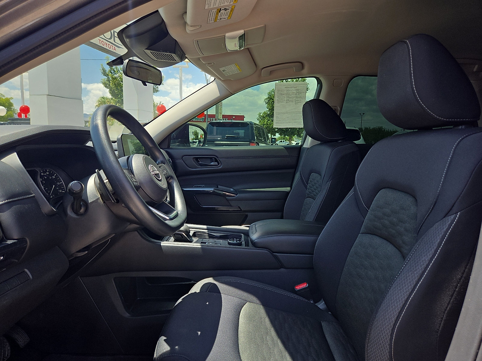 2024 Nissan Pathfinder S - Photo 8