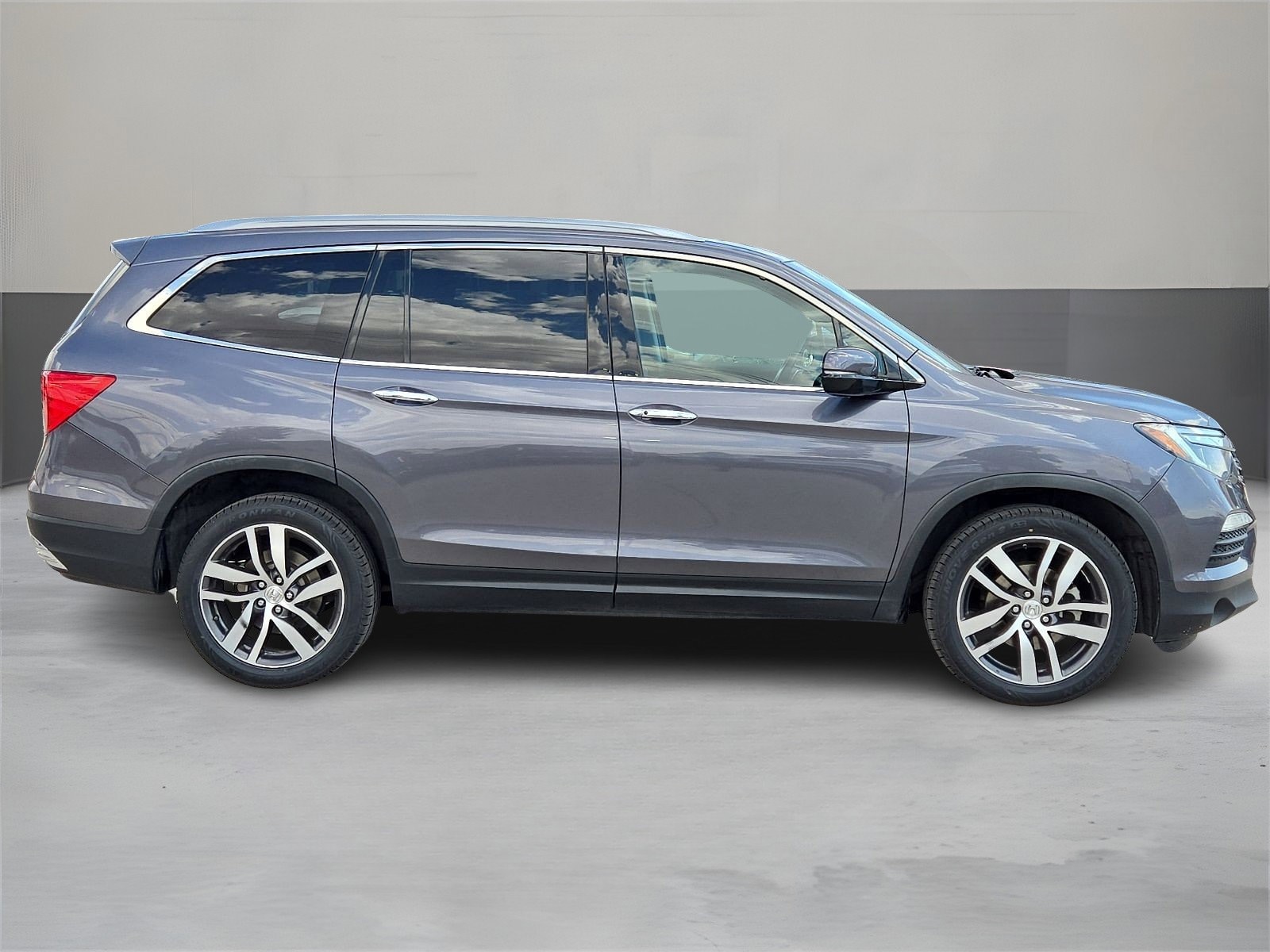 Used 2018 Honda Pilot Elite with VIN 5FNYF6H01JB013450 for sale in El Paso, TX