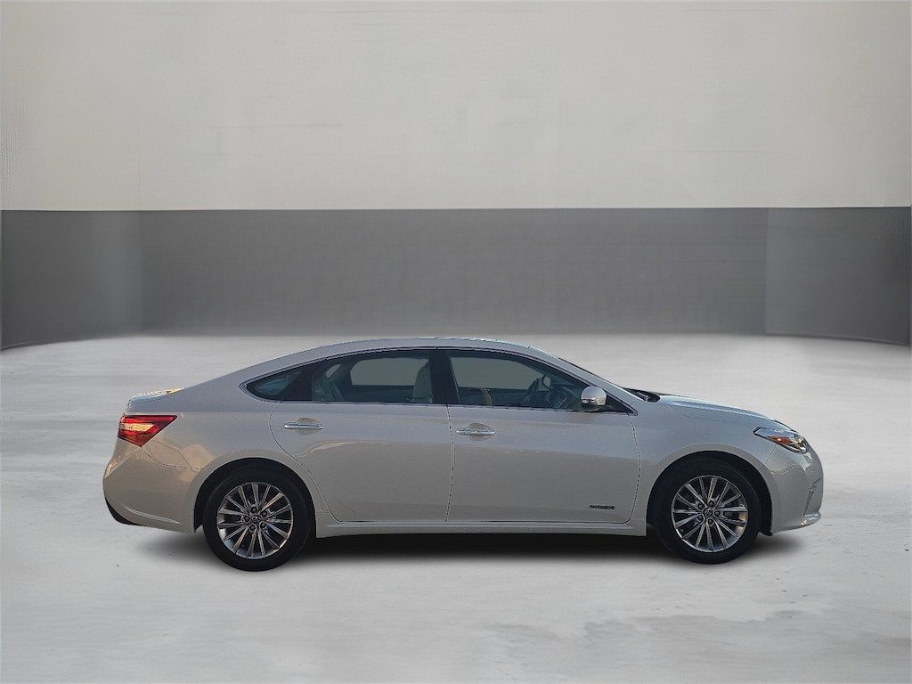 Used 2017 Toyota Avalon Hybrid Limited Sedan