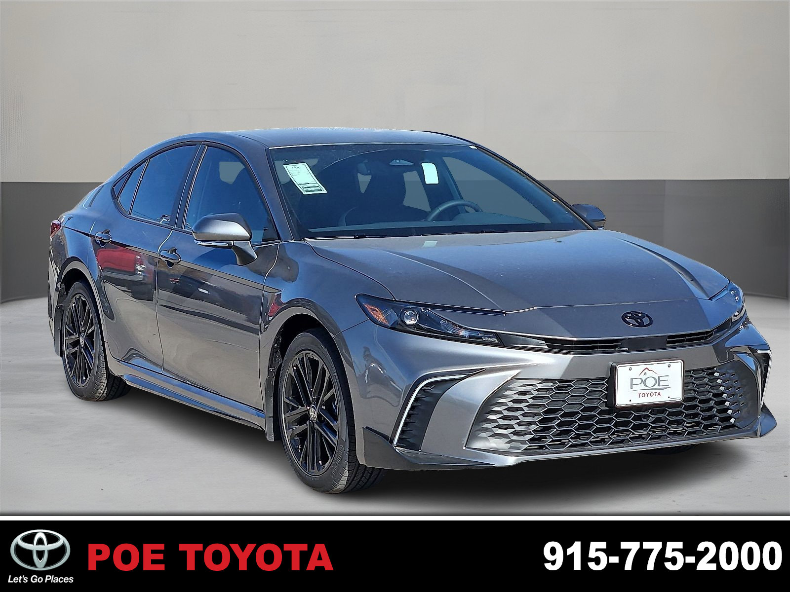 2026 Toyota Camry SE's photo