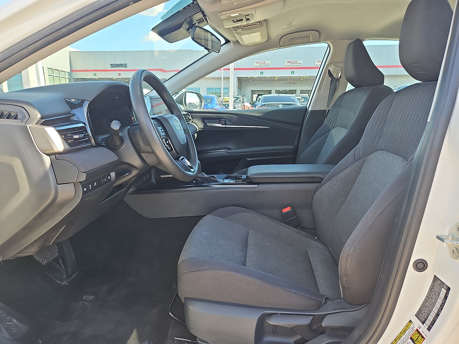 2025 Toyota Camry LE - Photo 9