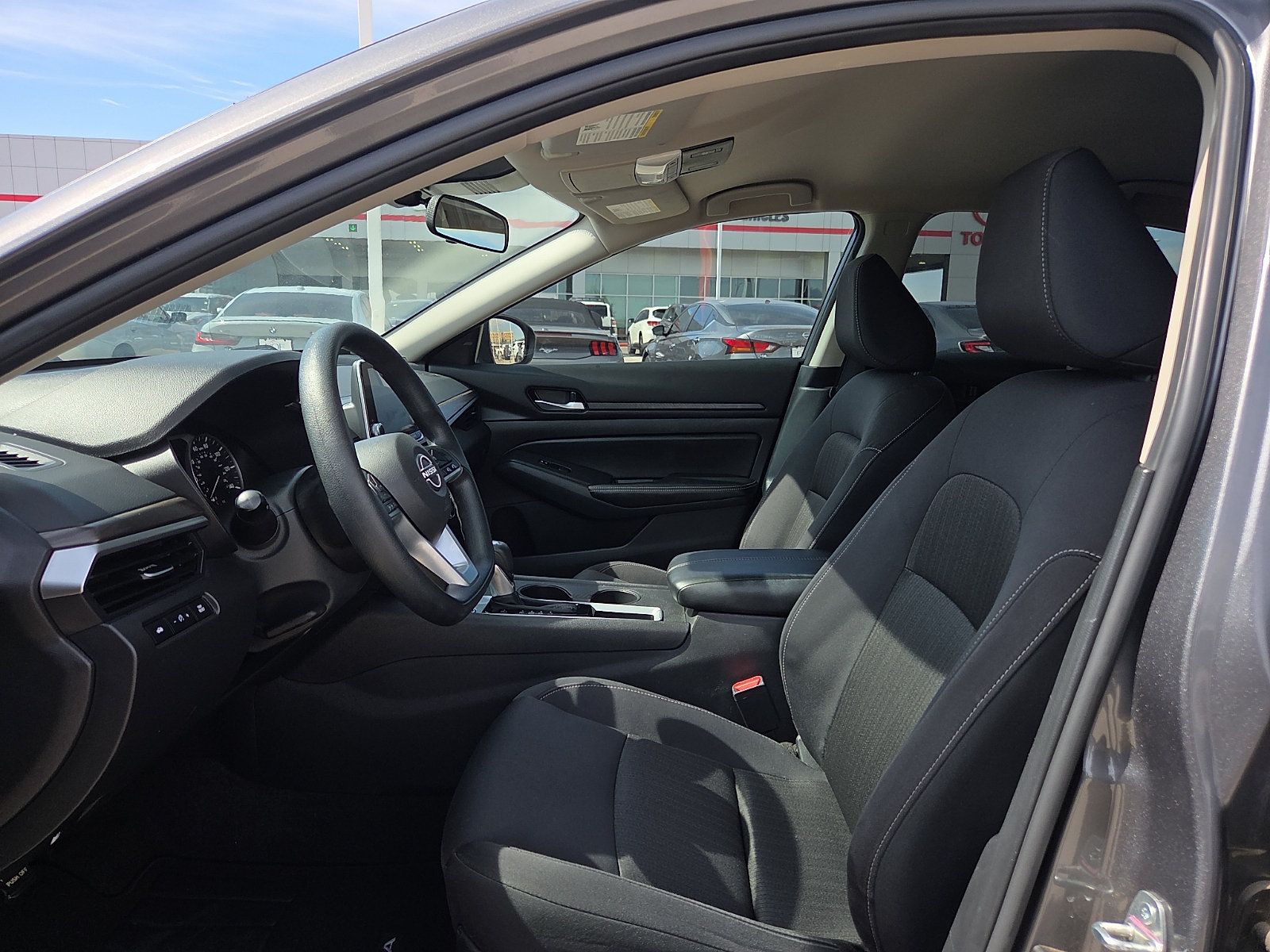 2025 Nissan Altima SV - Photo 8