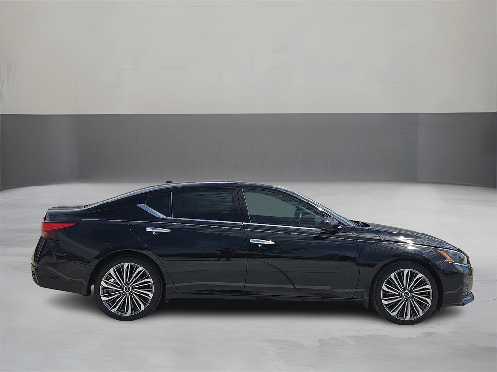 Used 2024 Nissan Altima 2.5 SL Sedan