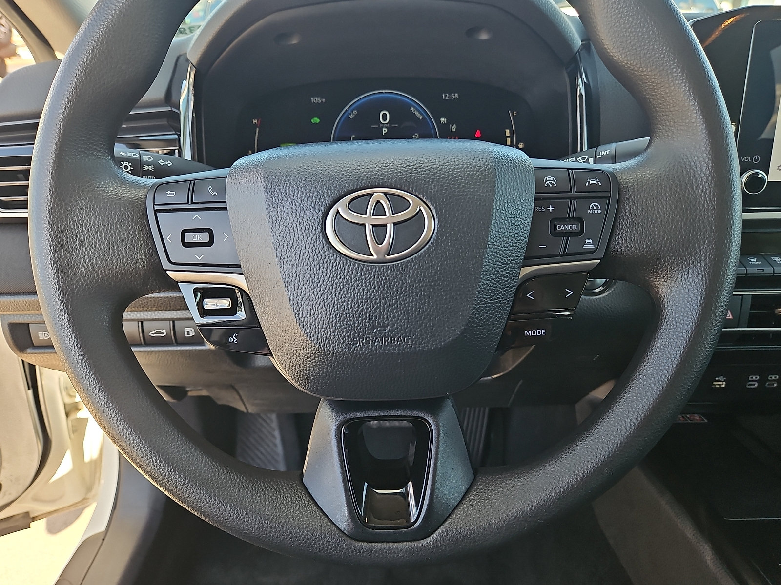 2025 Toyota Camry LE - Photo 12