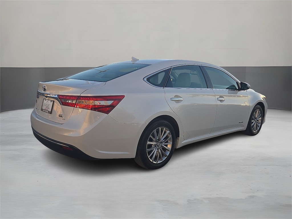 Used 2017 Toyota Avalon Hybrid Limited Sedan