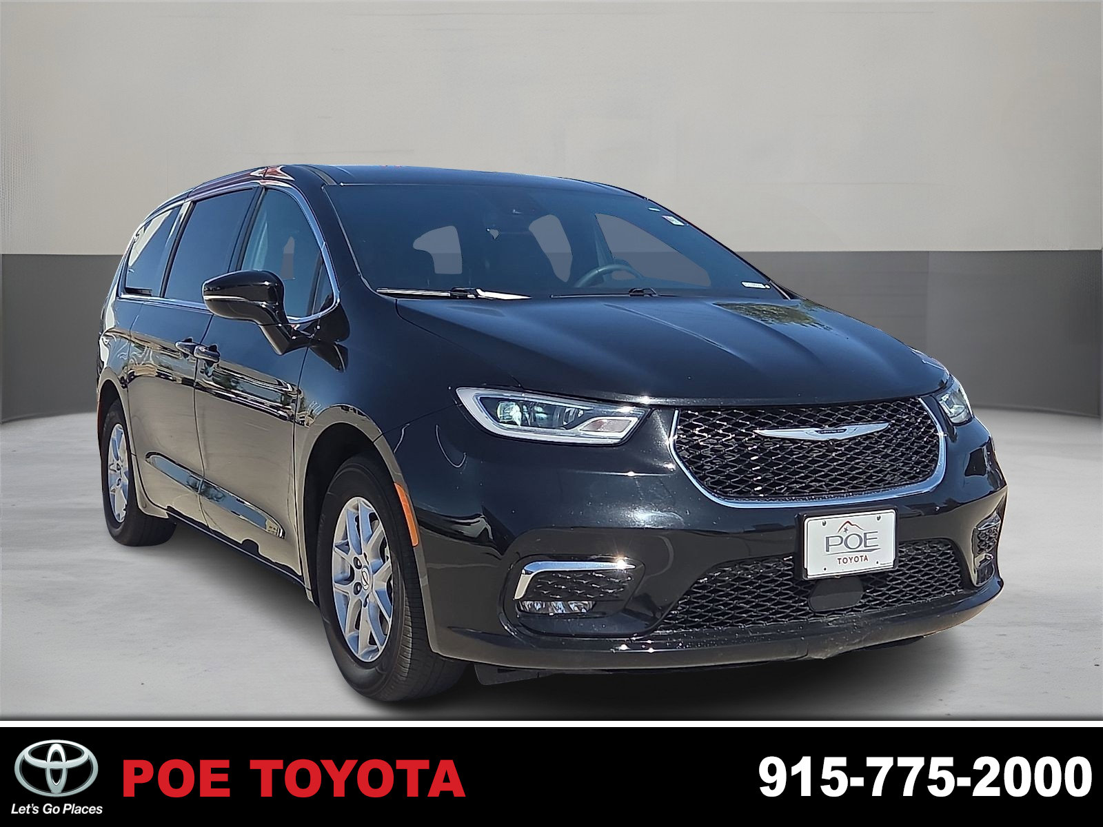 2025 Chrysler Pacifica Select's photo