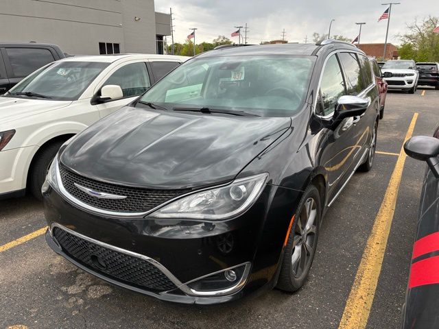 2019 Chrysler Pacifica Limited's photo