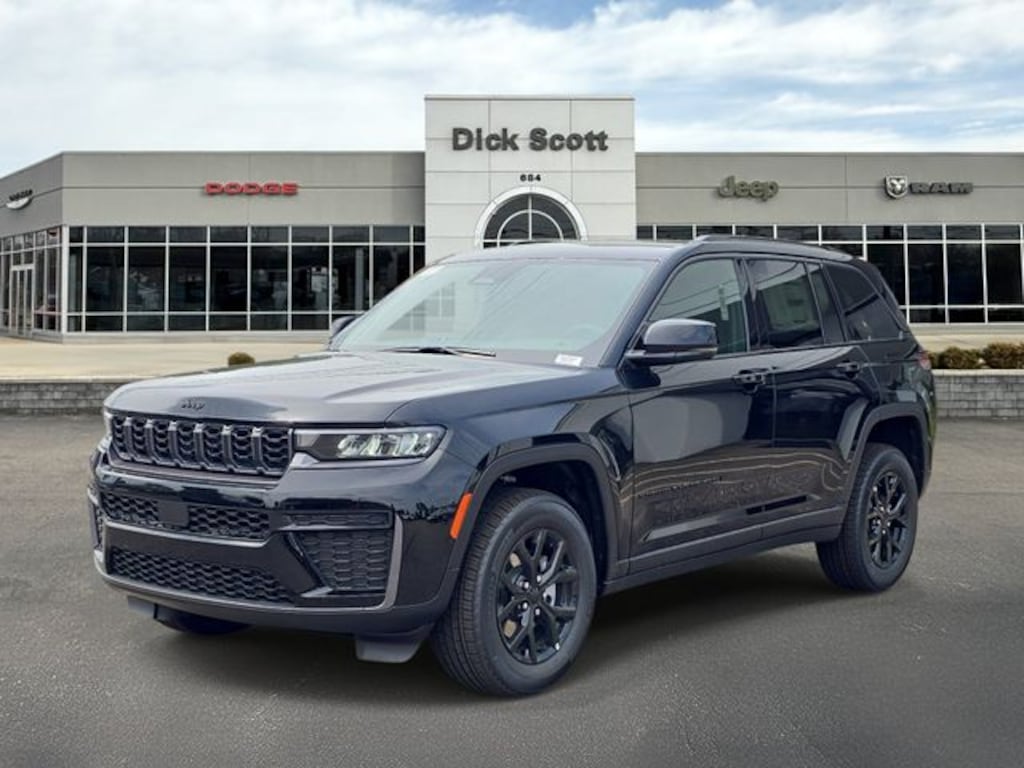 New 2026 Jeep Grand Cherokee Laredo Sport Utility