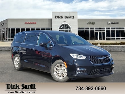 2026 Chrysler Pacifica Select Passenger Van