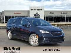 2026 Chrysler Pacifica Select Passenger Van