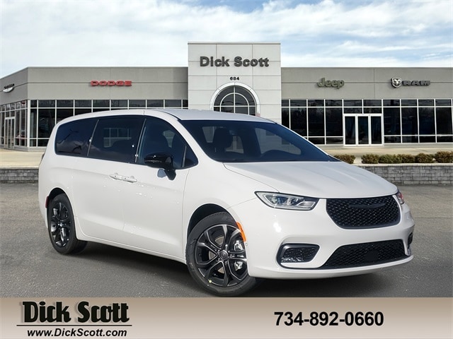 2026 Chrysler Pacifica Select's photo