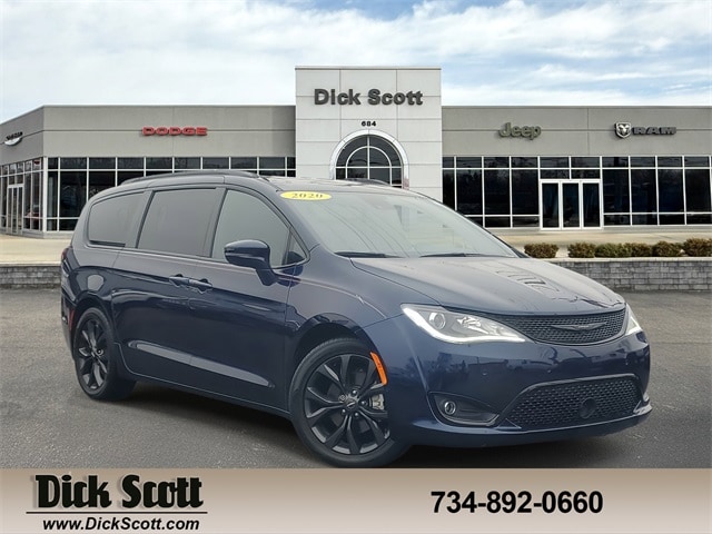 2020 Chrysler Pacifica Limited's photo