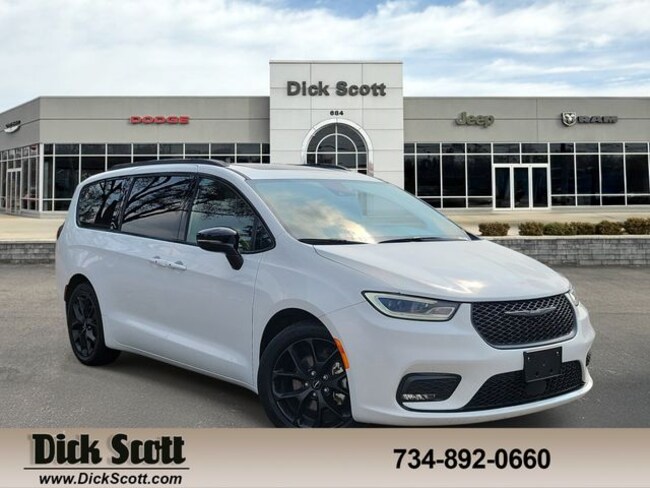 2025 Chrysler Pacifica Limited Minivan/Van