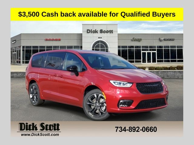 2026 Chrysler Pacifica Select AWD's photo