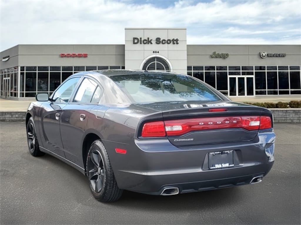 Used 2014 Dodge Charger SE Sedan
