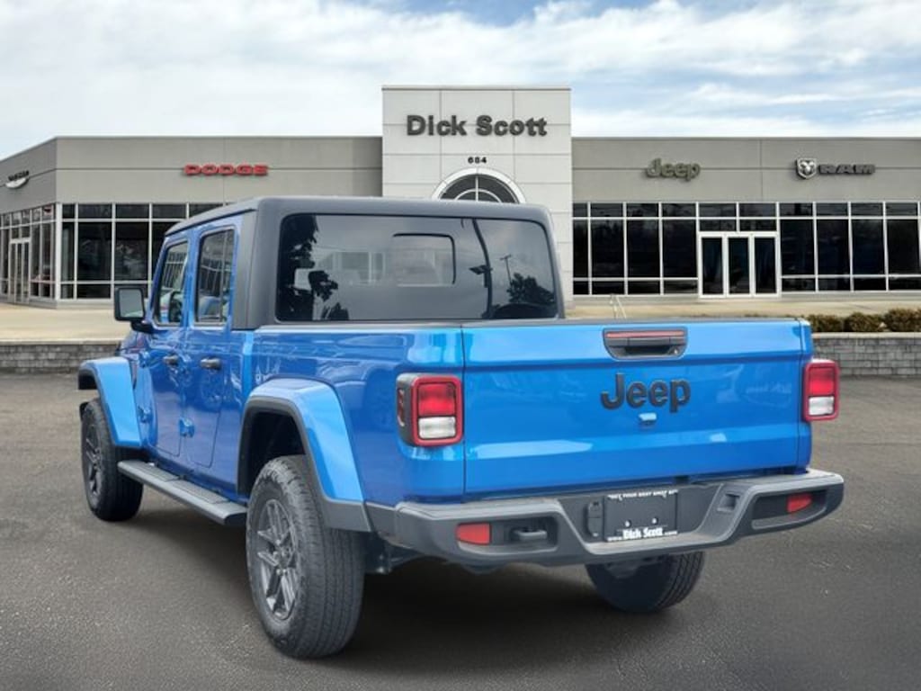 New 2026 Jeep Gladiator Sport Pickup