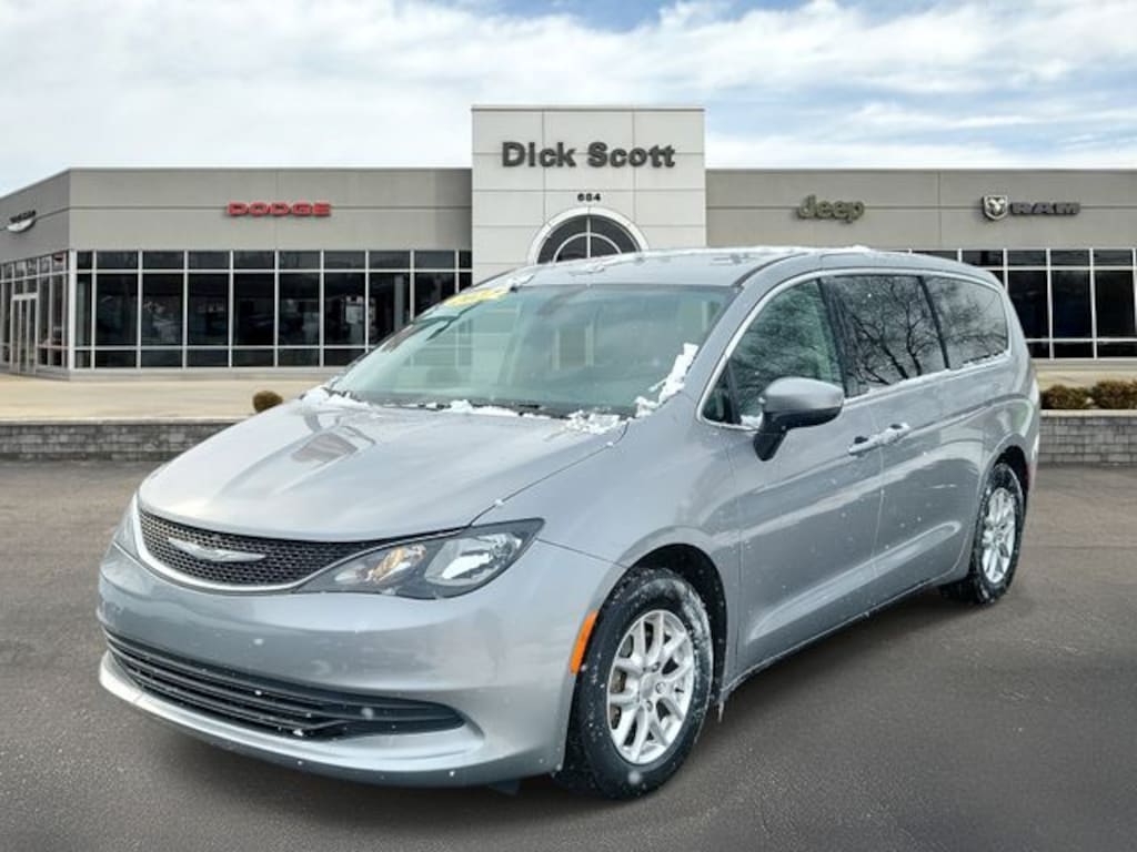 Used 2017 Chrysler Pacifica Touring Minivan/Van