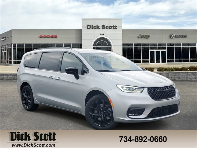 2026 Chrysler Pacifica Select's photo