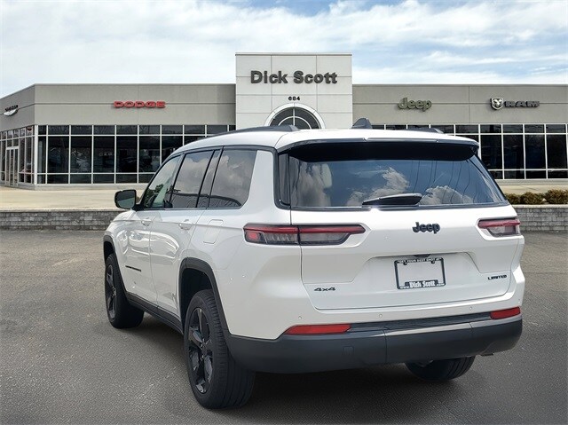 2025 Jeep Grand Cherokee Limited photo 3