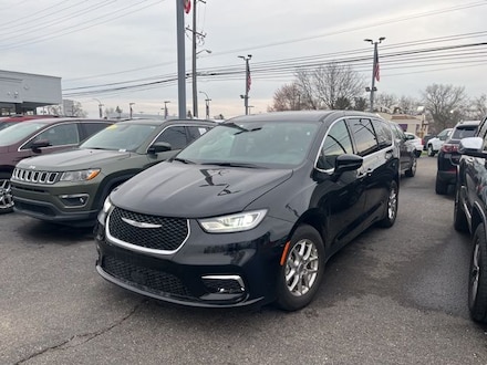 2025 Chrysler Pacifica Select Minivan/Van