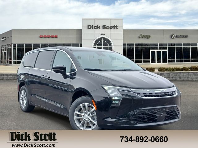 2027 Chrysler Pacifica Select AWD's photo