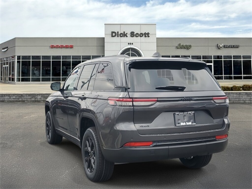 New 2025 Jeep Grand Cherokee Laredo Sport Utility