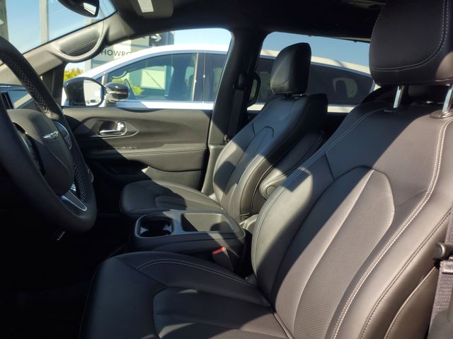 2026 Chrysler Pacifica Select - Photo 10
