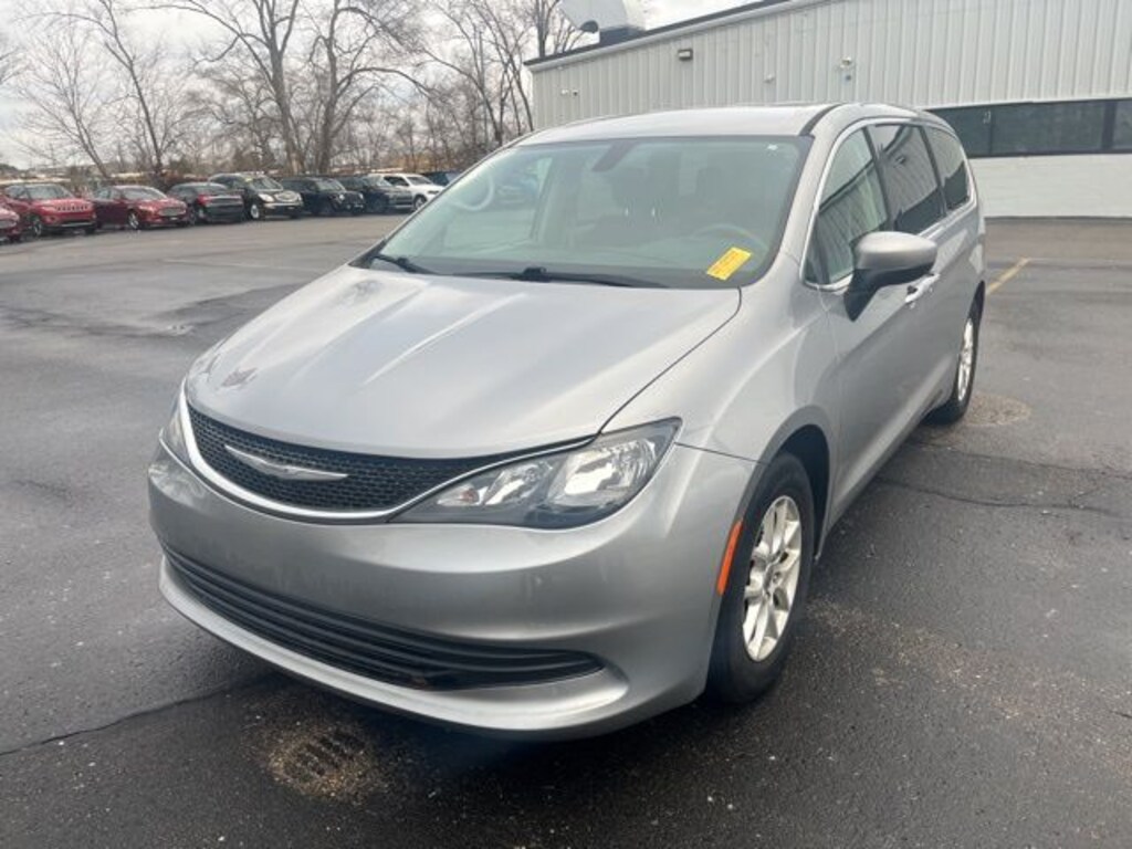 Used 2017 Chrysler Pacifica Touring Minivan/Van