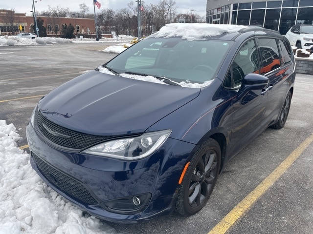 2020 Chrysler Pacifica Limited's photo