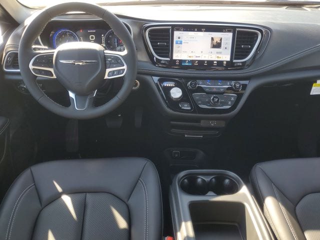 2026 Chrysler Pacifica Select - Photo 16