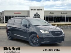 2026 Chrysler Pacifica Limited Passenger Van