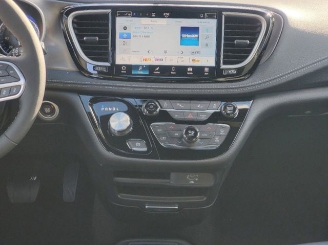 2026 Chrysler Pacifica Select - Photo 17