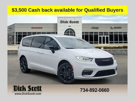 2026 Chrysler Pacifica Select Passenger Van