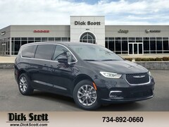 2026 Chrysler Pacifica Select Passenger Van