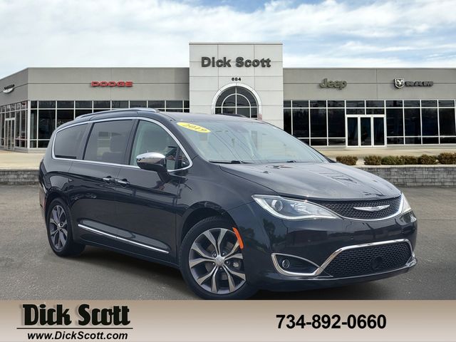 2019 Chrysler Pacifica Limited's photo