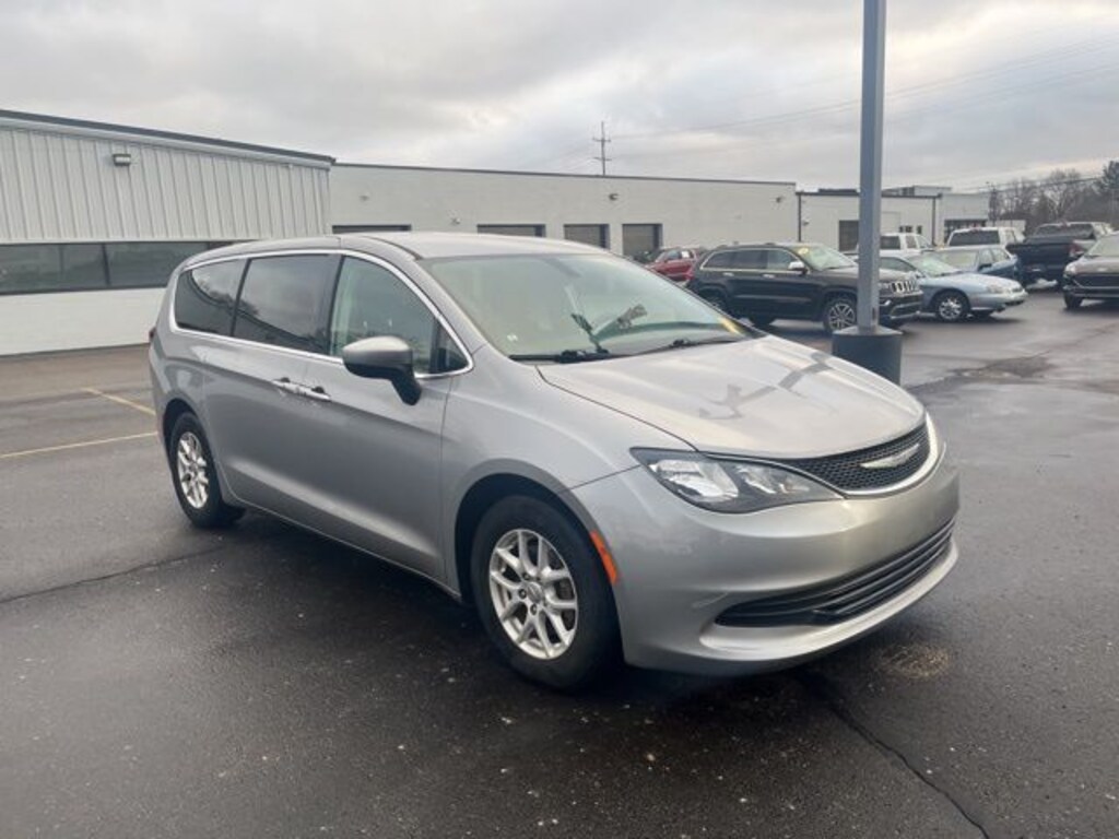 Used 2017 Chrysler Pacifica Touring Minivan/Van