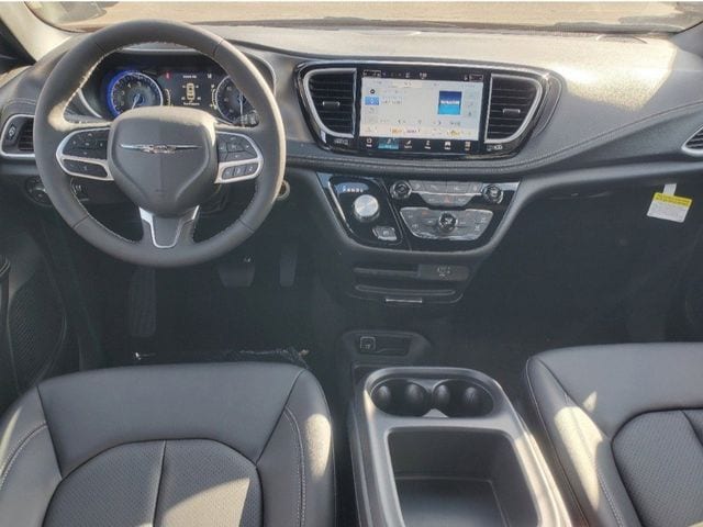 2026 Chrysler Pacifica Select - Photo 16