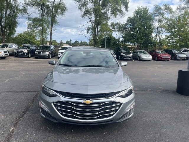 2023 Chevrolet Malibu 1LT photo 2