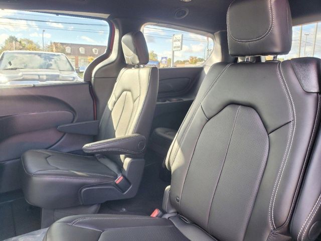 2026 Chrysler Pacifica Select - Photo 15